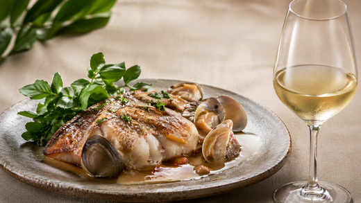 魚料理と白ワイン